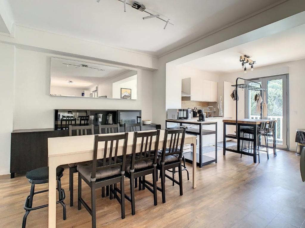 Superbe appartement entièrement rénové au pied des montagnes avec parking inclus photo 2