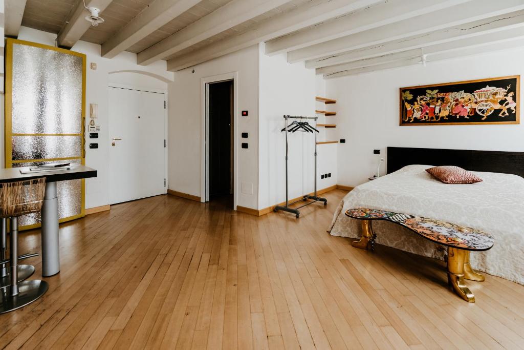 Apartment La Piu' Bella Verona - Tap to explore photos