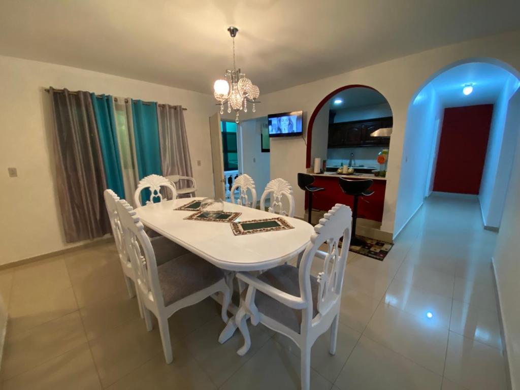 6-1 SANTIAGO CITY GREAT COZY APT TO STAY - Cozy 3 bedrooms Apartment for 7 peoples - close to all kind the business wifi - Air Condition photo 1