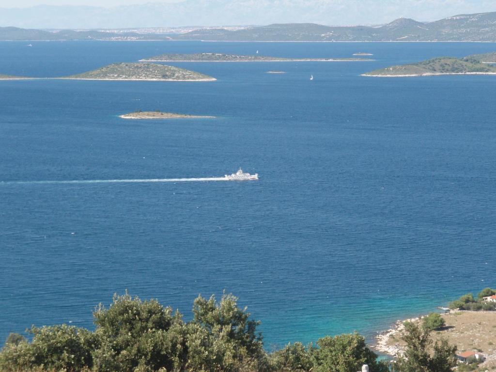 Robinzonska kuća Žut photo 4