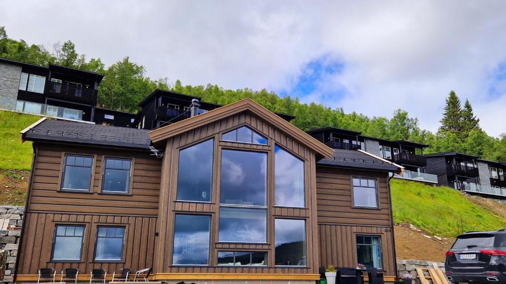 Mlodge - The Mountain Lodge
