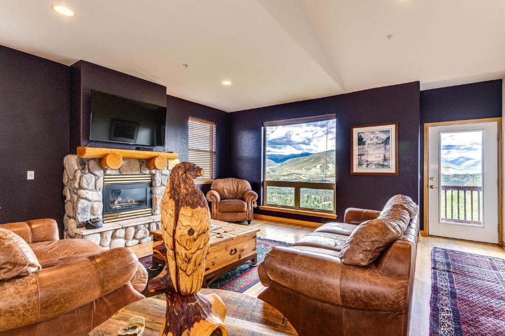 97A Exceptional Views, 4 BR, Central Location photo 4