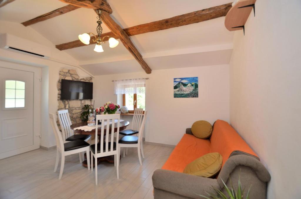 House Carlo photo 2