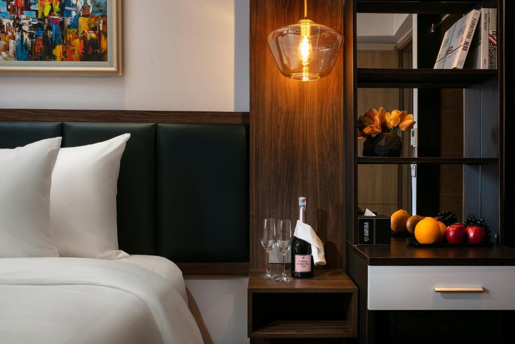 Aurora Hotels & Travel