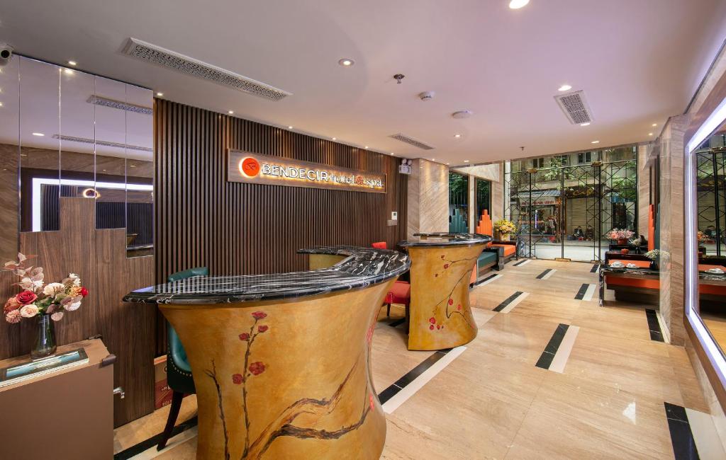 Aurora Hotels & Travel