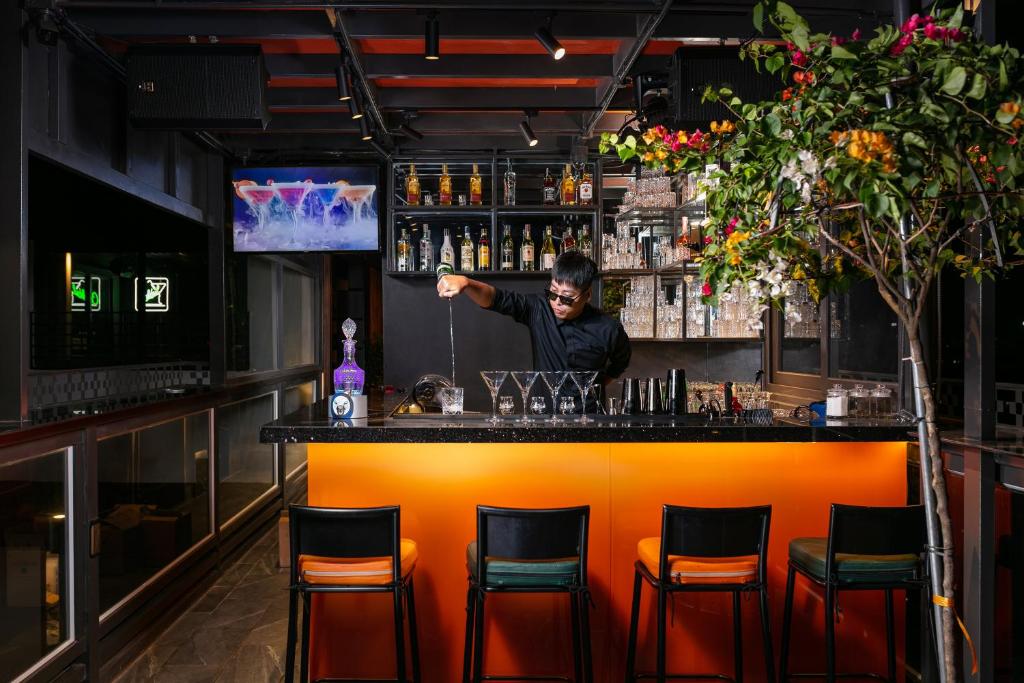 Aurora Hotels & Travel