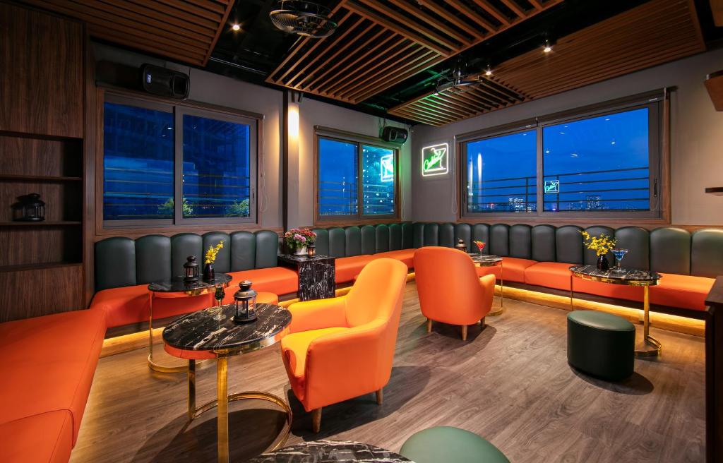 Aurora Hotels & Travel