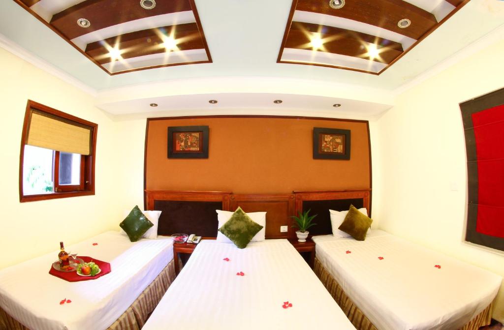 Трехместный (Трехместный номер Делюкс), Atrium Hotel