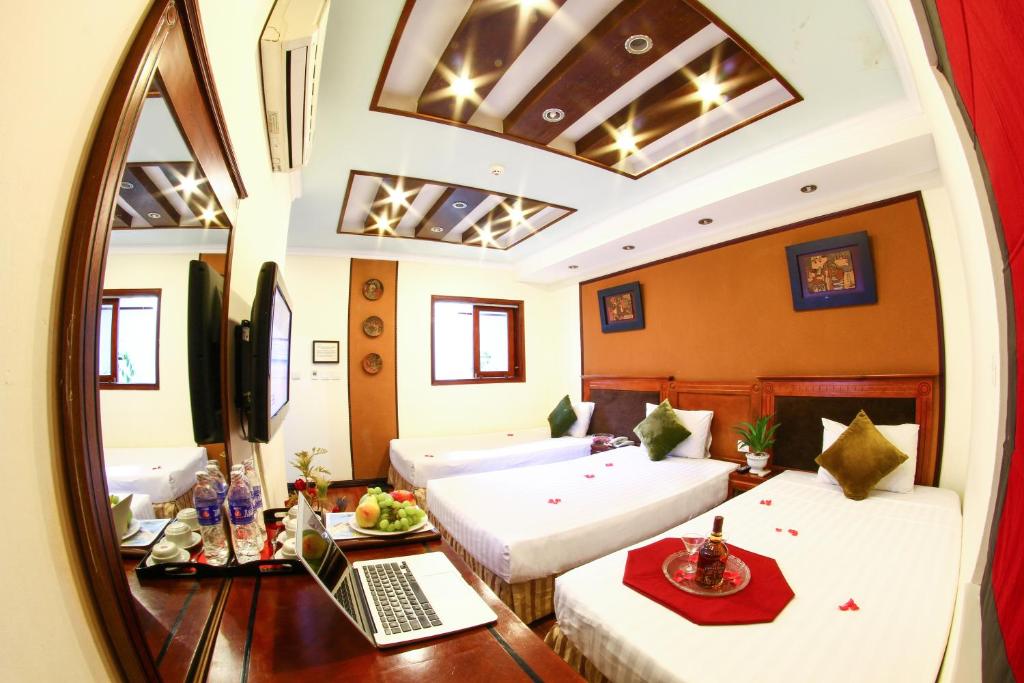 Трехместный (Трехместный номер Делюкс), Atrium Hotel