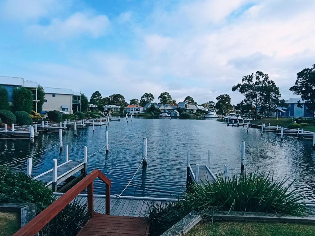 Captains Cove 1st Floor Spa Luxury Apartments - Free Netflix photo 2
