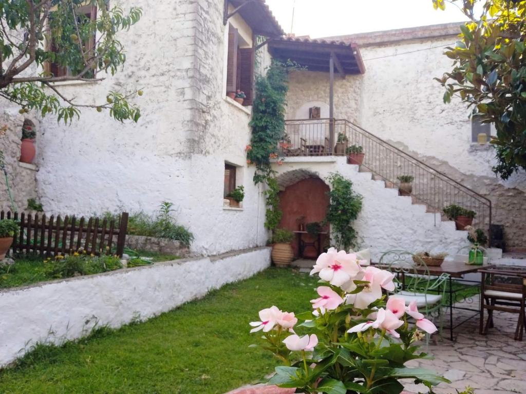 The old stone house photo 1