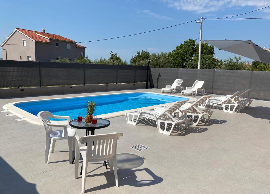 Apartments Ukic - with large outdoor pool photo 3