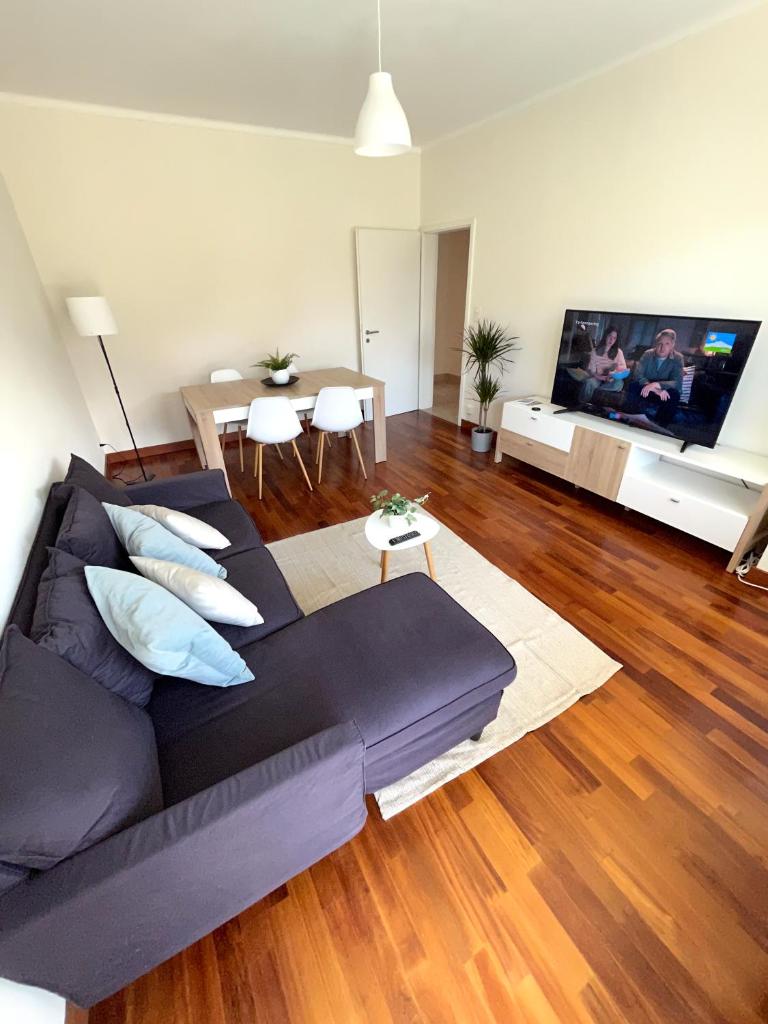 Cozy apartment with Free Parking & close to Lake photo 4