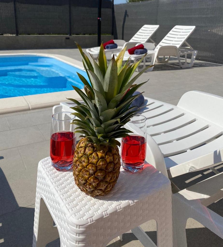Apartments Ukic - with large outdoor pool