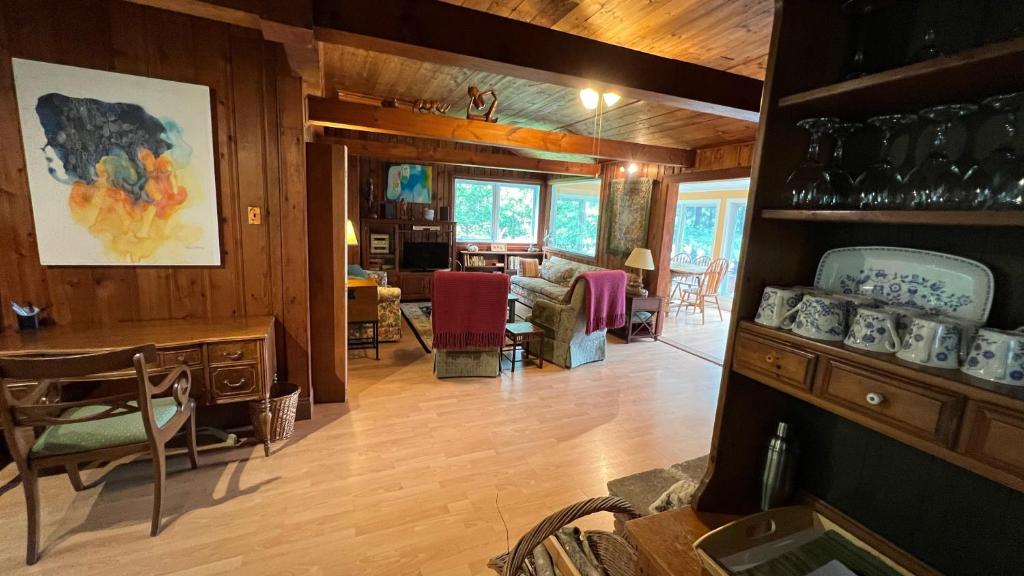 Lakeside Cottage photo 2