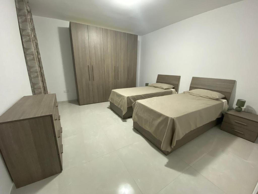 Modern, Spacious, 3 Bedroom Apartment near Malta International Airport photo 3