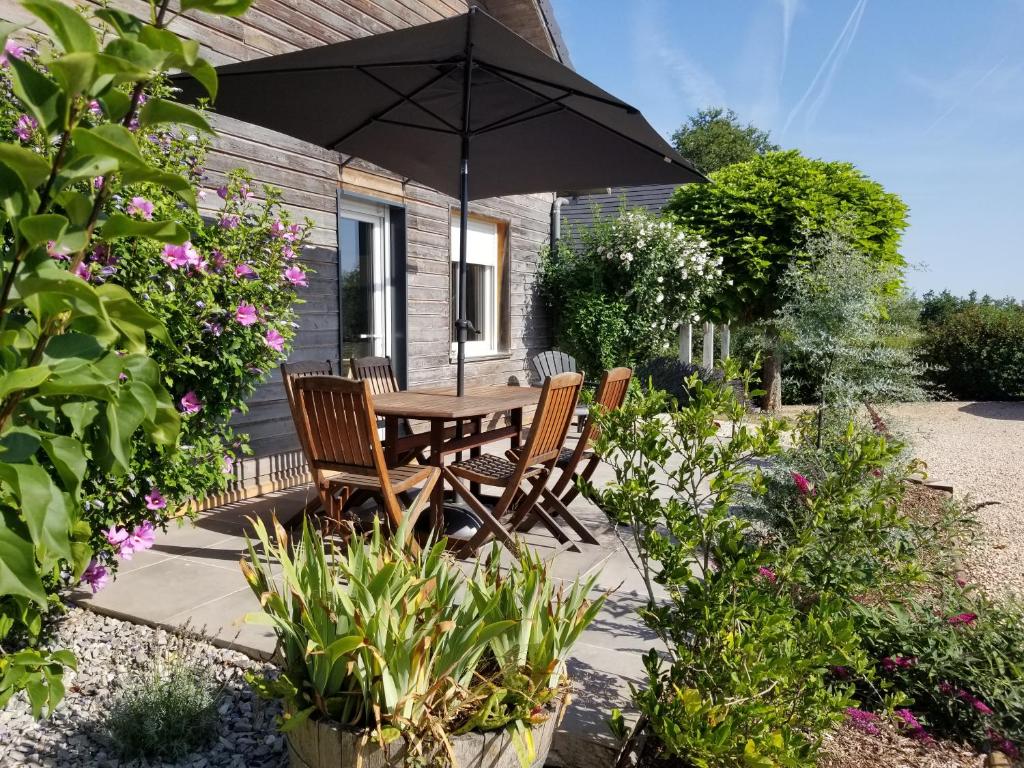 Gîte de la Tuillère, maison contemporaine en bois avec vue et piscine photo 1