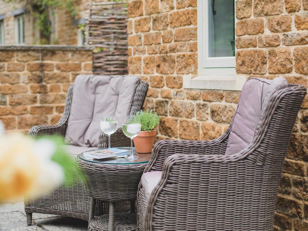 Climbing Rose Cottage - Dog Friendly - Peaceful Cotswold Cottage photo 2
