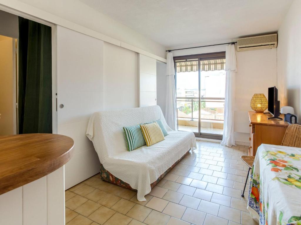 Apartment Saint James-13 by Interhome photo 3