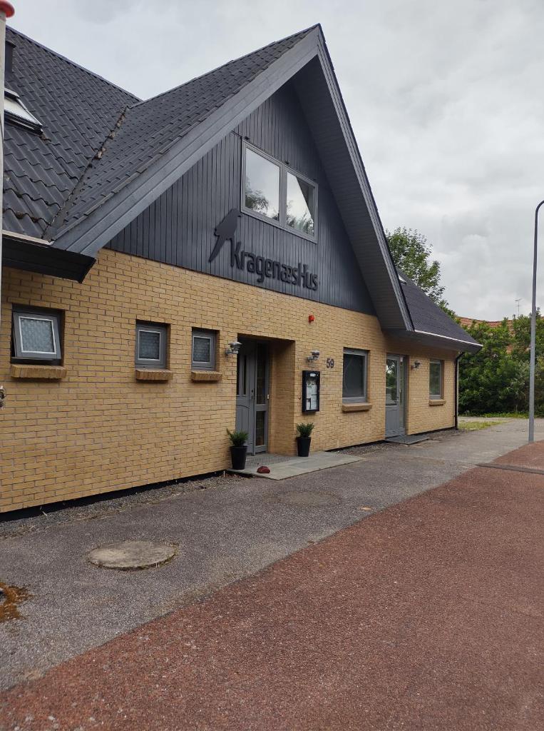 Kragenæshus