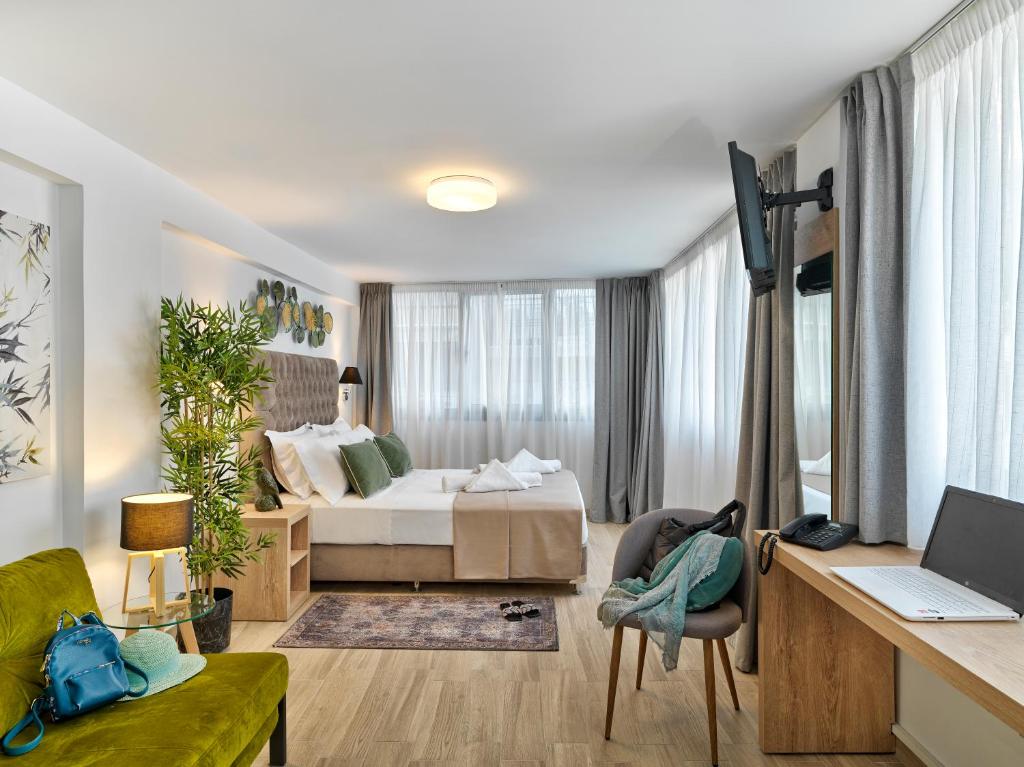Acropolis City Life BH Room Type - Standard Triple Room