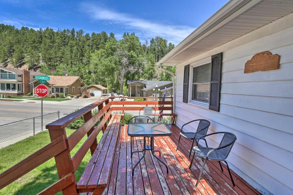 Sleek Deadwood Getaway Less Than 1 Mi to Downtown! photo 1