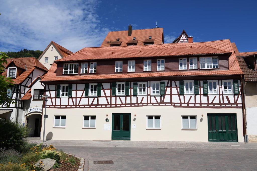 Das schiefe Haus- Wohnung "Nibelungen"