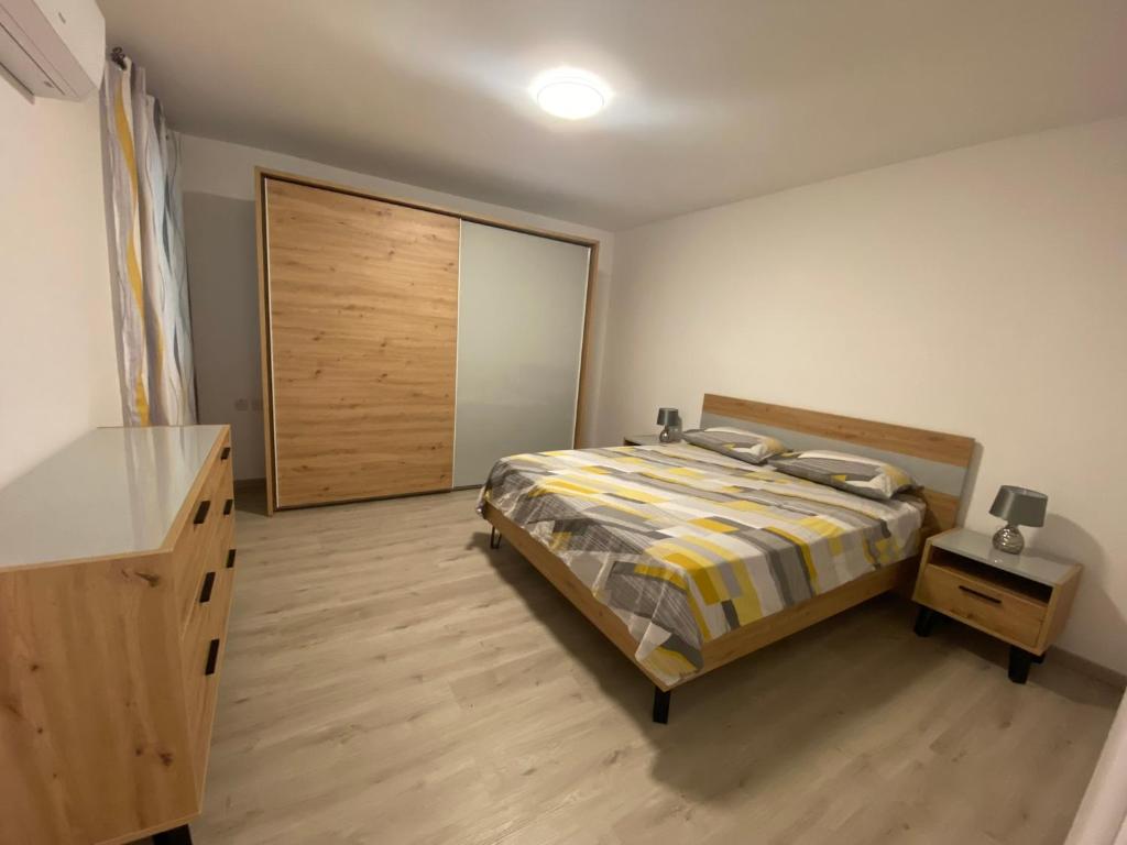Modern Apartment with Large Outdoor Area - Sleeps 7, Close to Malta International Airport photo 4