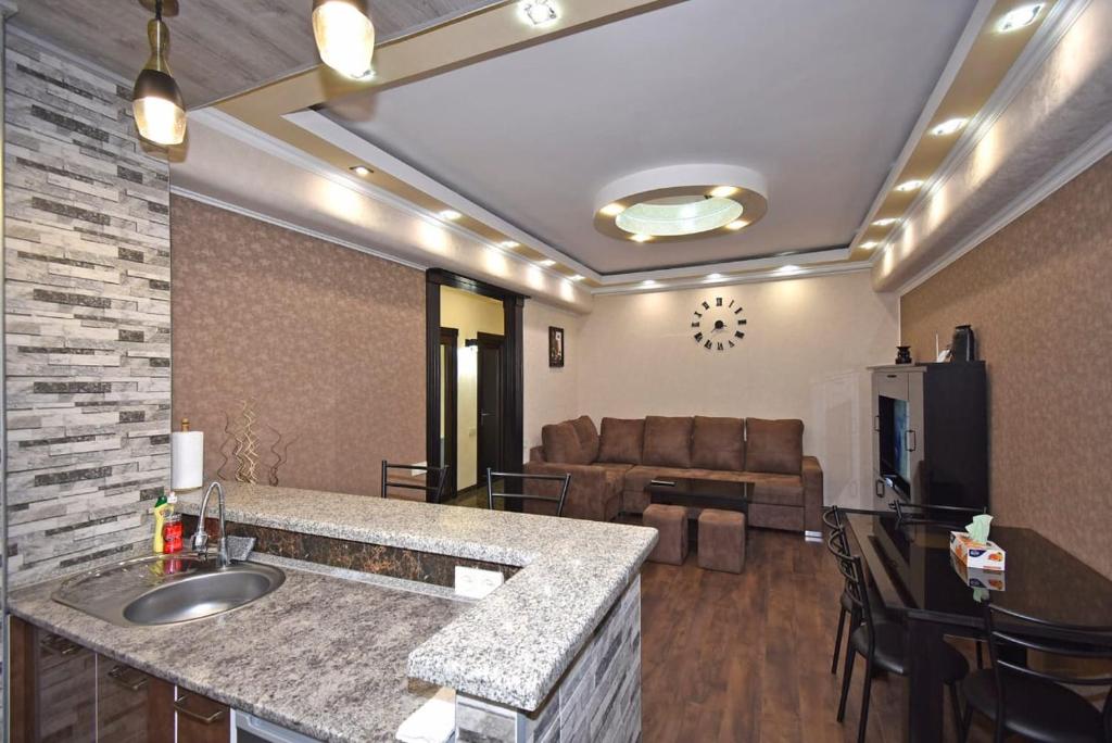 Luxury Apartment in Republic Square photo 2