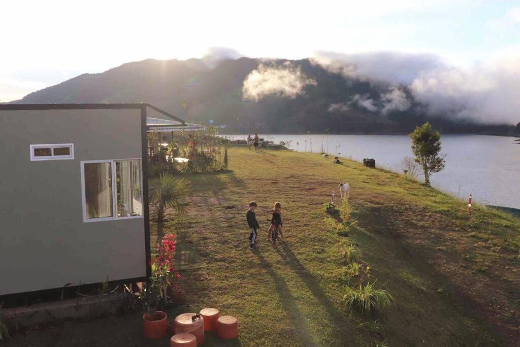 TINY HOUSE , frente al lago photo 3