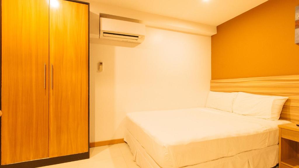 Guijo Suites Makati - Tap to explore photos