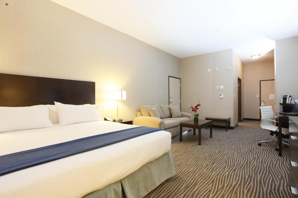 Holiday Inn Express Fort St John, an IHG Hotel photo 1