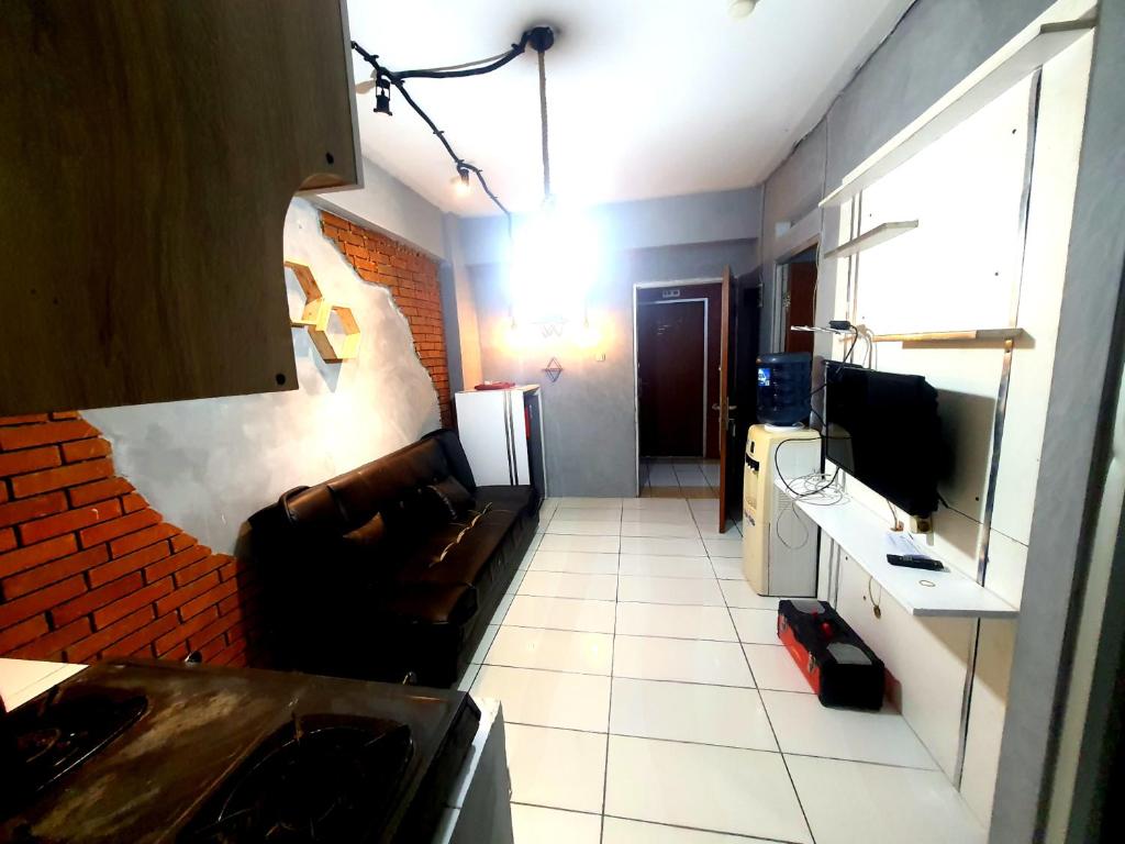 Cibubur Village Apartment by Sang Living photo 3