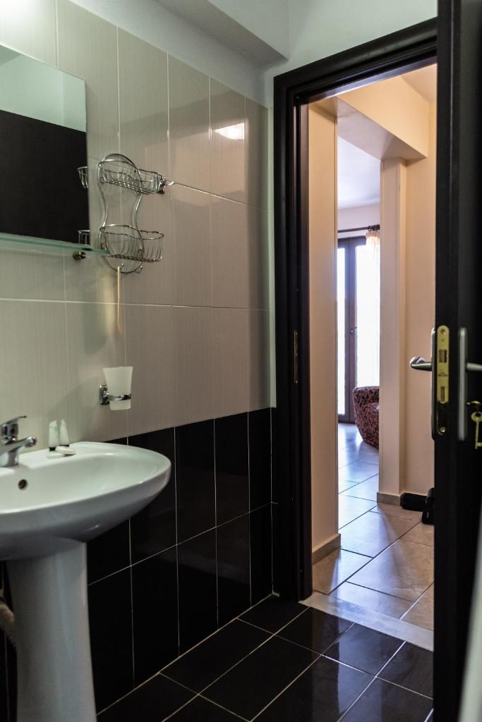 Hotel Matina photo 3