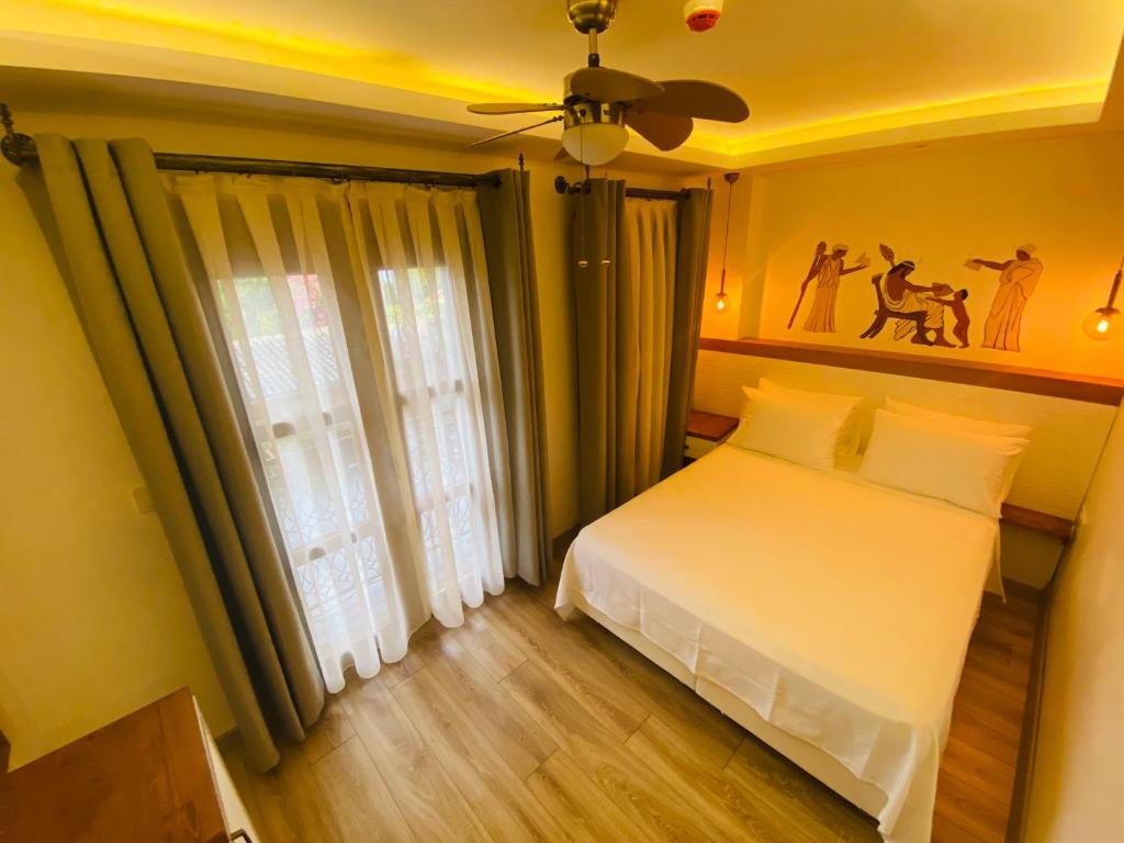 In Ephesus Otel and Art Galery - Tap to explore photos
