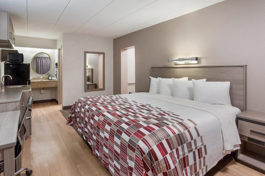 Red Roof Inn Philadelphia - Trevose image