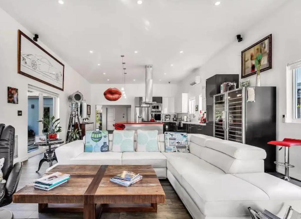 Modern Northwest Vacation Rentals in Miami image