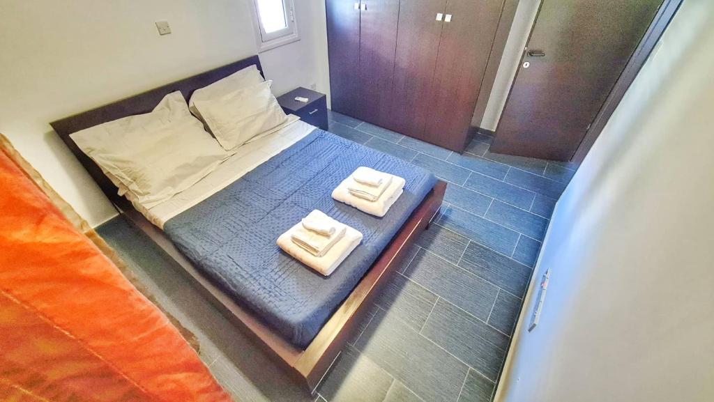 Luxury 2-bed apartment minutes to downtown photo 4