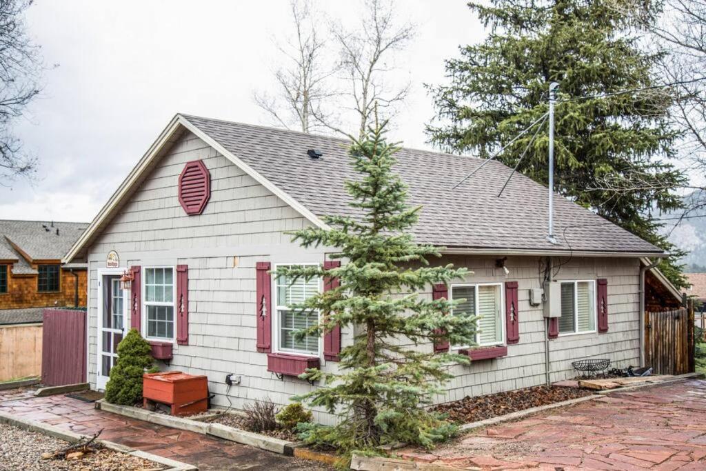 Mt Olympus Cabin, Cozy 1 bedroom cabin Great for couples photo 2
