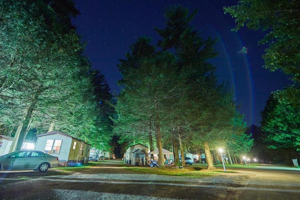 Moody Beach Camping Resort 28 ft. Park Model 6 image