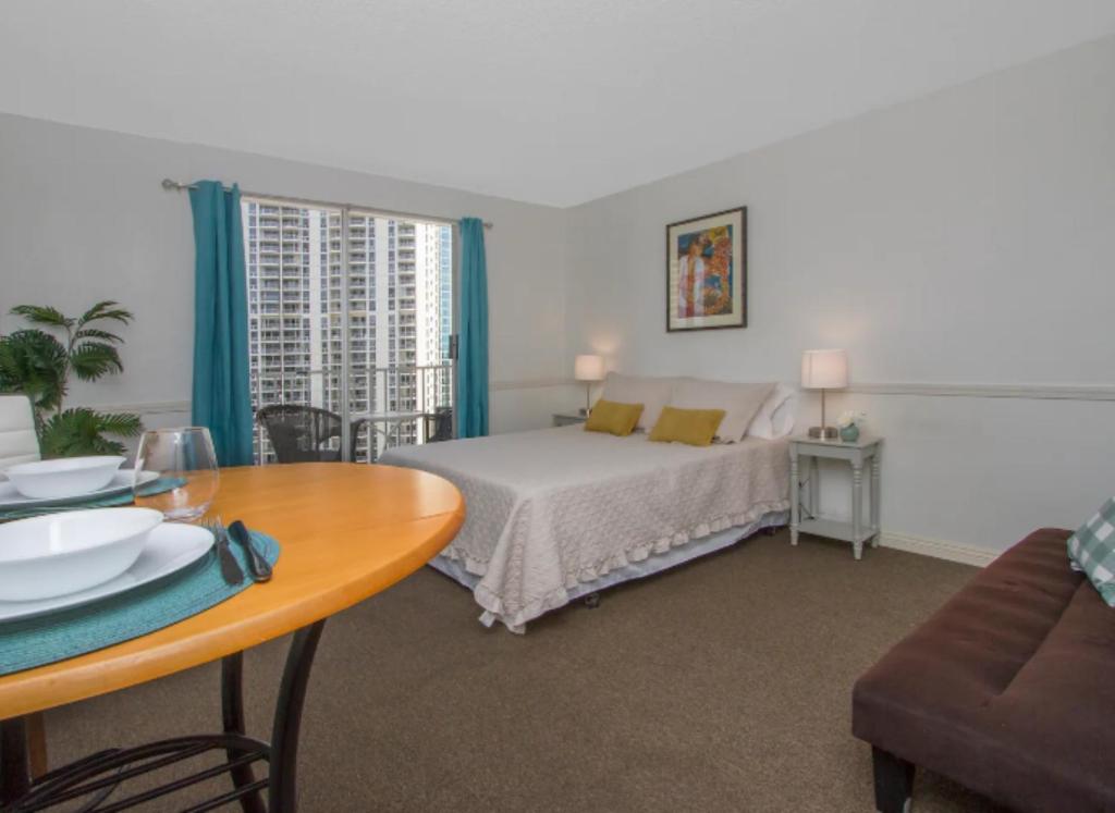 Vacation Apartment for Couples in Honolulu Hawaii image