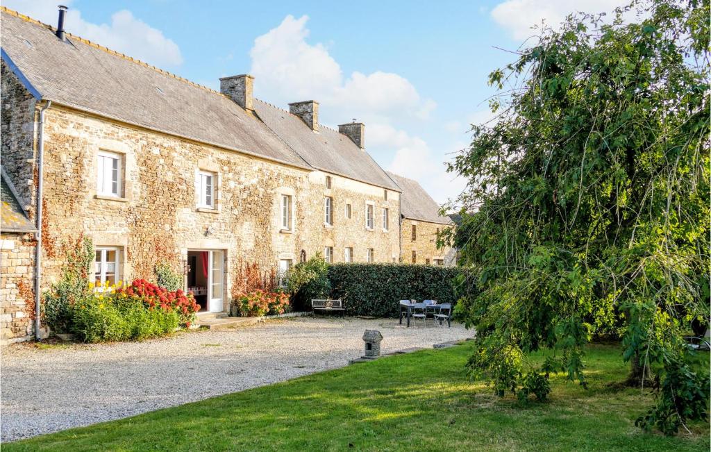 Amazing Home In Portbail With 4 Bedrooms And Wifi