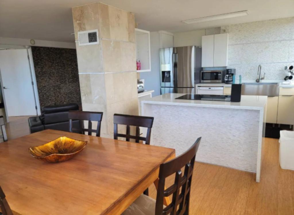 Apartment With Beautiful View in Hawaii image
