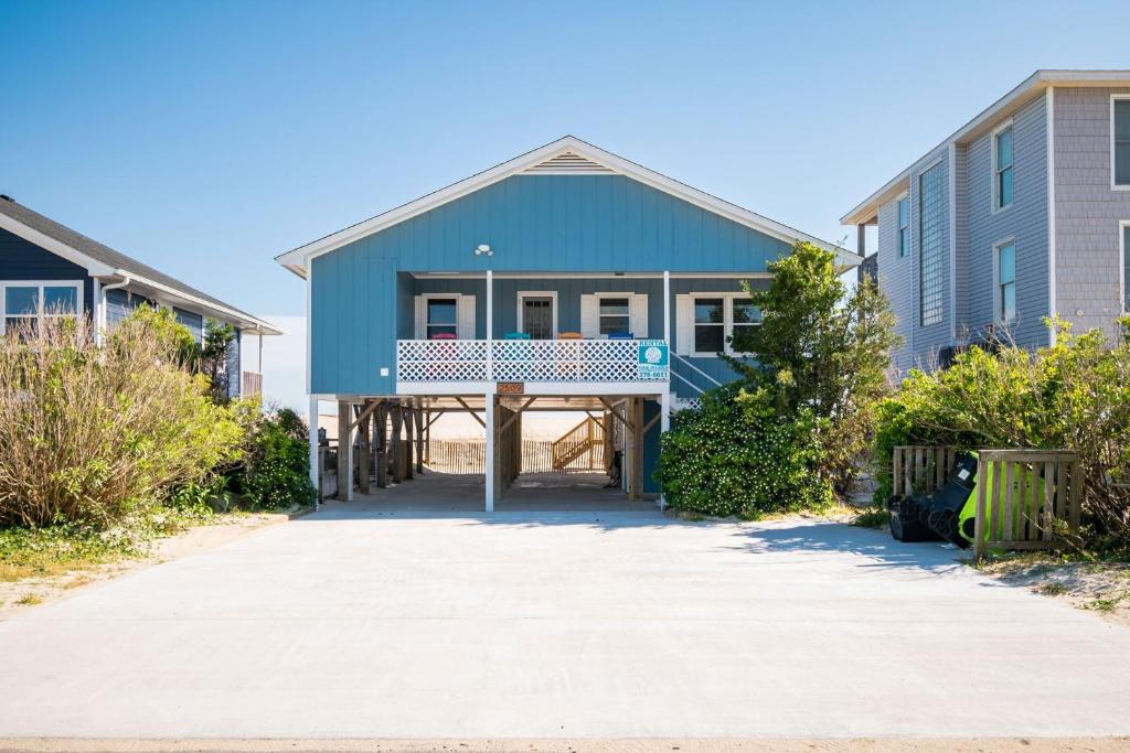 Beach Breeze by Oak Island Accommodations image