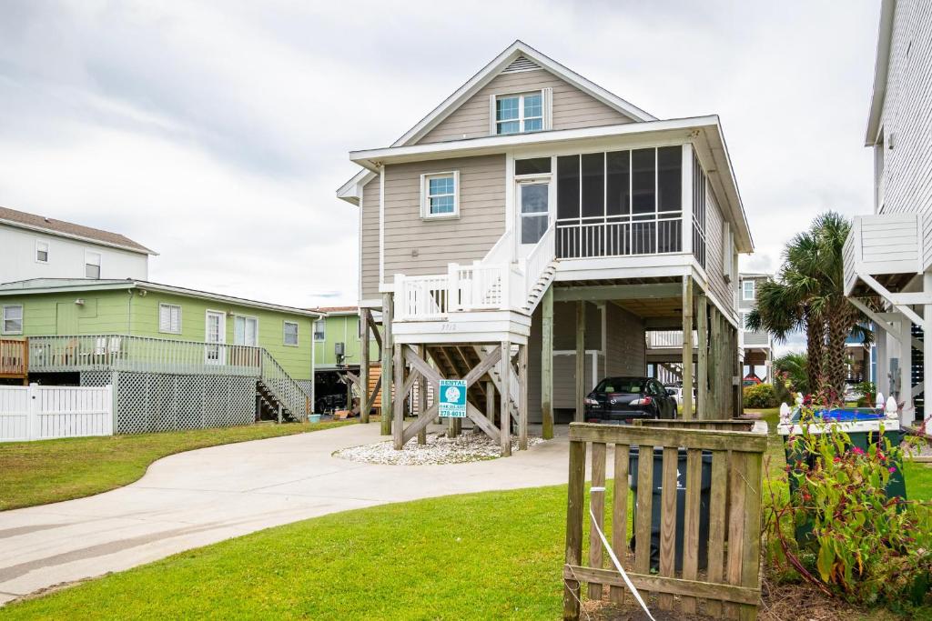 Beach Joy by Oak Island Accommodations image