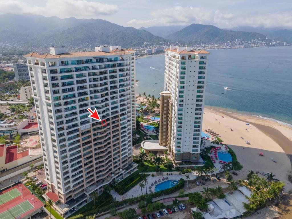 Ocean Front Condo Sleeps 4 Adults-Grand Venetian T3000-1606 photo 3