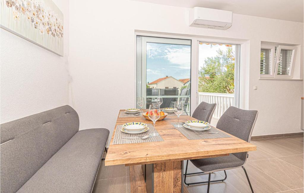 Nice Apartment In Pirovac With Wifi And 2 Bedrooms photo 4