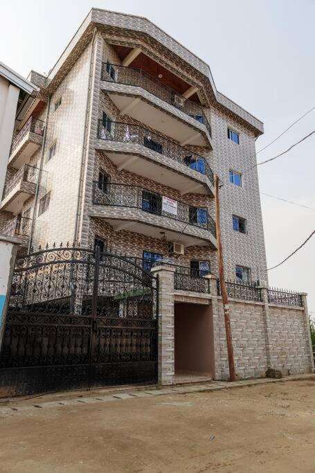 Beautiful- 1 Bedroom Apartment - Parking on site photo 4