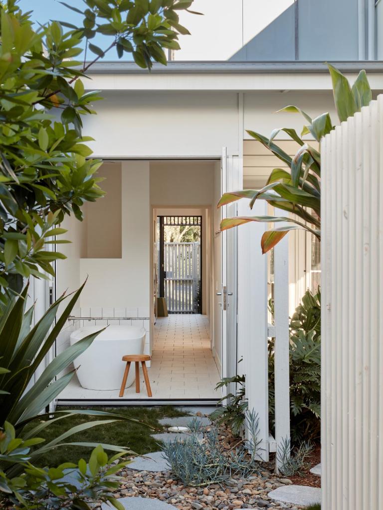 Byron Bay Accom - North Beach Houses 36 Bayshore Drive - No pool in studio photo 3