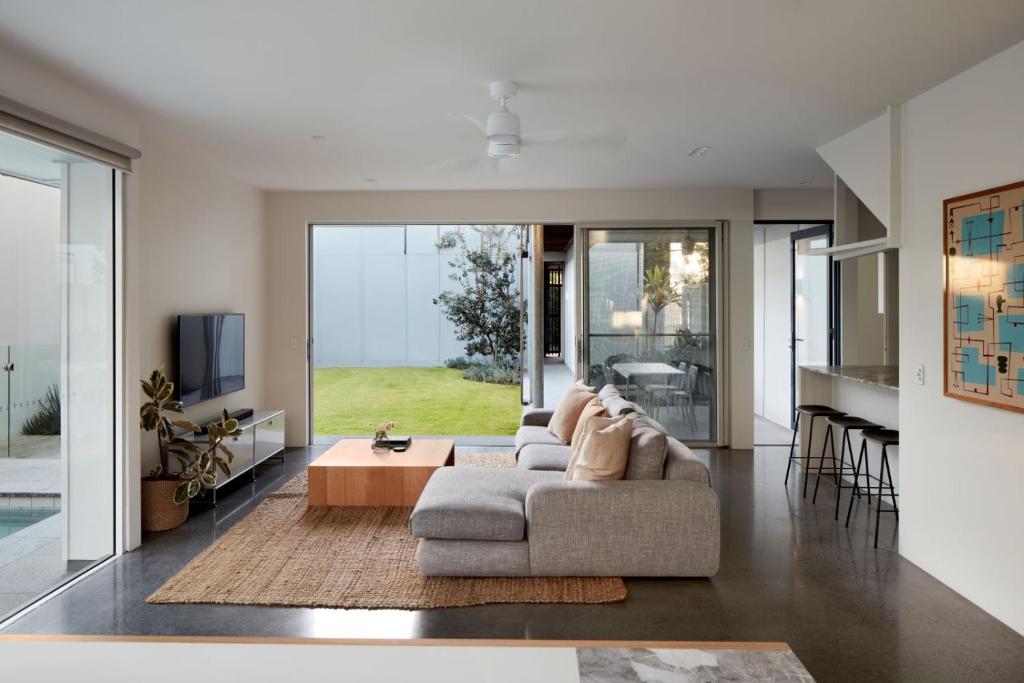 Byron Bay Accom - North Beach Houses 36 Bayshore Drive - No pool in studio photo 4